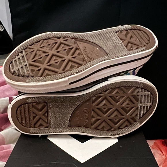 Converse Archive Zebra Chuck Taylor All Star Kids SZ 12, Like New - Picture 7 of 9